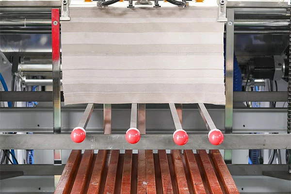 அறிவார்ந்த லேமினேட்டிங்கை அச்சு முடிப்பதற்கு மிகவும் நிலையான தேர்வாக மாற்றுவது எது?